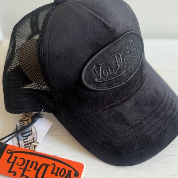 Von Dutch Other - 🖤 NWT Von Dutch Triple Black Velvet Trucker Hat - SnapBack